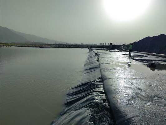 Geotextile Offene Größe 0,4 mm Geotextile Entwässerungsschläuche mit ausgezeichneter chemischer Beständigkeit