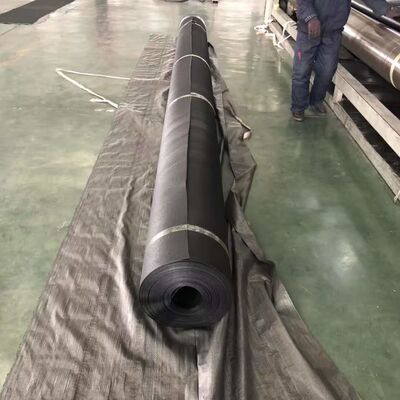 Zugfestigkeit ≥15MPa HDPE Geomembran-Liner Breite 1 bis 12 Meter Sauerstoffindex ≥30 Prozent Langlebige wasserdichte Membran