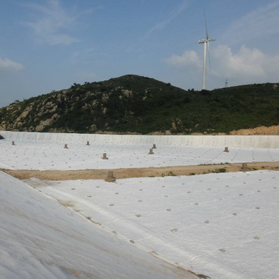 Durchstoßfeste Kurzfaser-Geotextil-Schutzmatte aus Vliesstoff für die Hangverteidigung von Flussböschungen