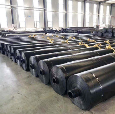 Kohlenstoffschwarz Gehalt 2,0-3,0 Prozent HDPE Geomembran Liner Dicke 0,1-3,0 mm Durchstoßfestigkeit 20N geeignet für industrielle Anwendungen