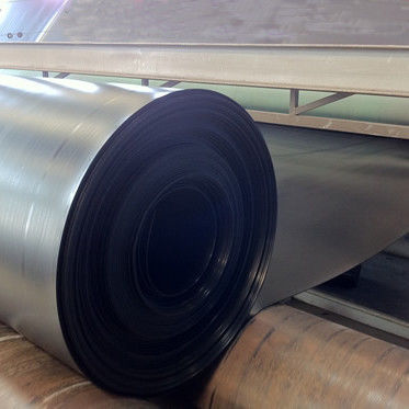Länge 50 bis 100 m HDPE-Geomembran-Futter mit einer Zugfestigkeit von über 15 MPa und einem Rußgehalt von 2,0 bis 3,0 Prozent