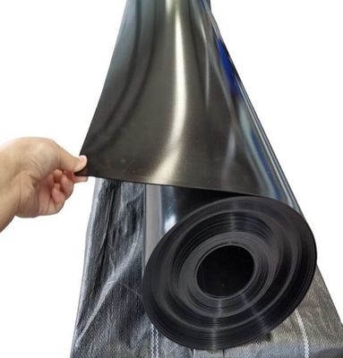 Rußgehalt 2,0-3,0 Prozent HDPE-Geomembran-Liner glatte Oberfläche mit Reißfestigkeit von nicht weniger als 25 KN pro Meter haltbares Material