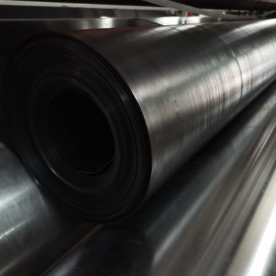 Durchstoßfestigkeit 20N HDPE-Geomembran-Futter, bietet Dehnung bei Bruch 700 Prozent und Reißfestigkeit 25KN pro Meter