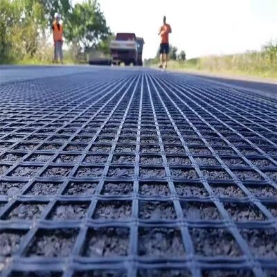 Ausgezeichnete UV-Resistenz Glasfaser Geogrid für den Straßenbau 1m-6m Breite 12-50mm Gittergröße